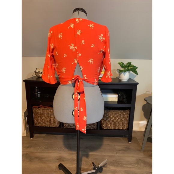 Tied crop top - Picture 2 of 4